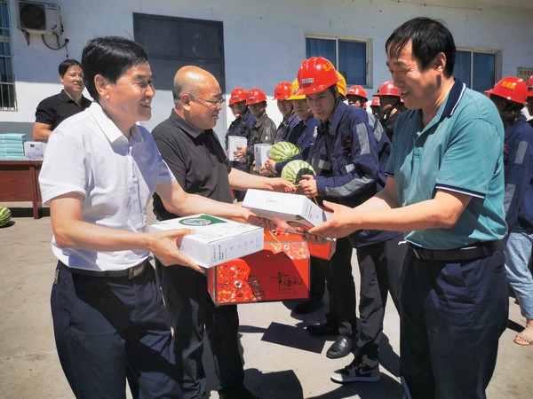 楊讓順深入施工一線開展“送清涼”慰問(wèn)