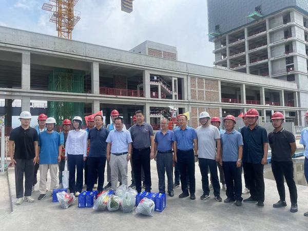 中電科西北集團(tuán)公司副總經(jīng)理薛敏一行慰問陜煤建設(shè)渭南公司第十一項目部一線職工