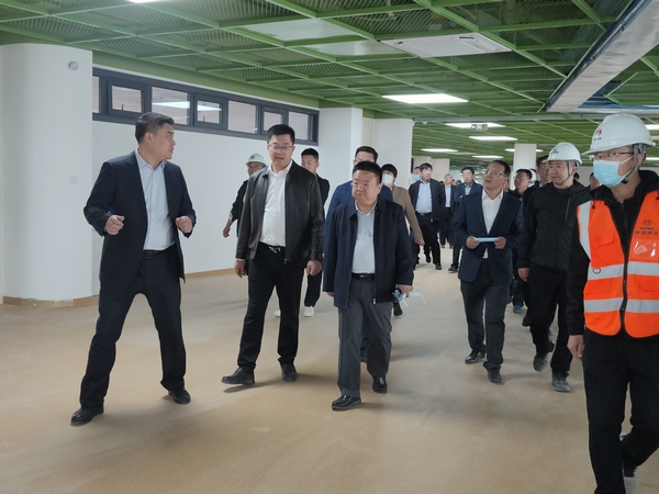 榆林城投集團(tuán)黨委書(shū)記、董事長(zhǎng)、總經(jīng)理郝君一行蒞臨北京師范大學(xué)榆林學(xué)校（幼兒園）項(xiàng)目檢查指導(dǎo)工作