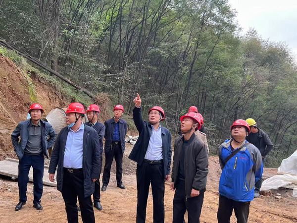 司正林深入施工一線督導安全工作