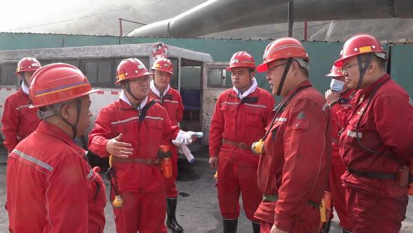 韓城礦業(yè)有限公司總經(jīng)理吳杰前往陜煤建設(shè)礦建二公司第二項目部檢查指導(dǎo)工作