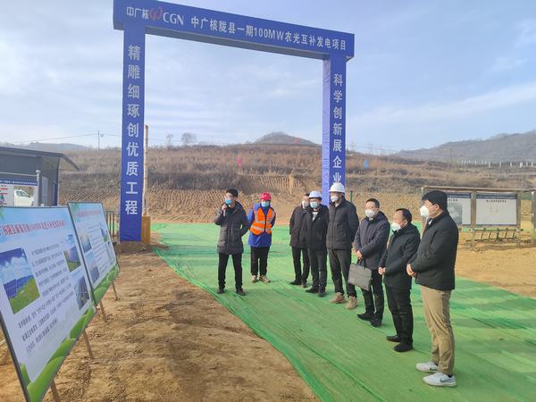 <strong>隴縣招商局局長(zhǎng)張強(qiáng)一行到隴縣農(nóng)光互補(bǔ) 發(fā)電項(xiàng)目檢查指導(dǎo)工作</strong>