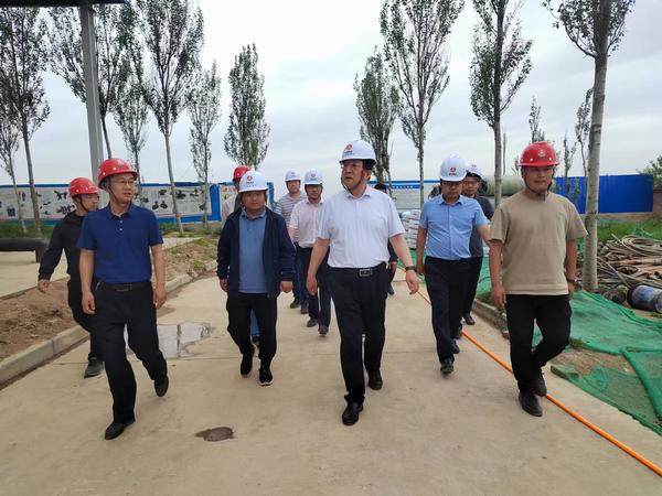 陜西彬長集團有限公司董事長、黨委書記白永明一行蒞臨陜煤建設路橋分公司彬長項目部檢查