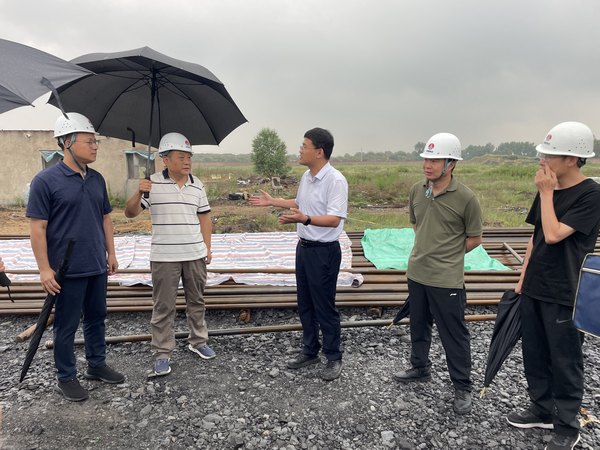 西安鐵路監(jiān)管局、陜西省交通廳檢查組一行蒞臨靖神鐵路孟紅聯(lián)絡線王則灣大橋調(diào)研指導工作