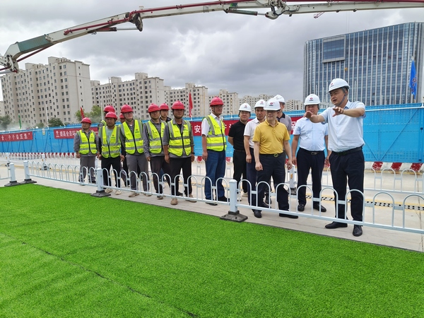 內(nèi)蒙古國龍新能源開發(fā)有限責任公司總經(jīng)理戈小龍蒞臨陜煤建設銅煤公司巨靈科研服務中心項目交流指導