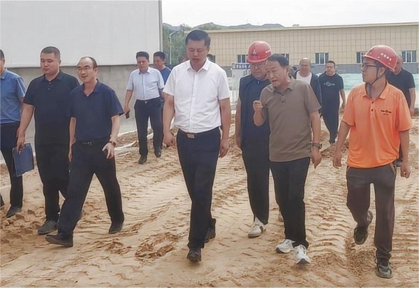 綏德縣縣委副書記、縣長(zhǎng)王誠(chéng)一行蒞臨陜煤建設(shè)路橋分公司綏德縣第二凈水廠工程調(diào)研