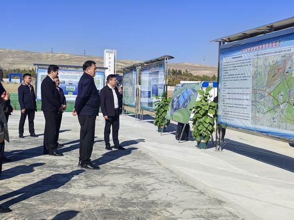 伊犁州州長葉爾夏提?吐爾遜拜蒞臨陜煤建設(shè)天工公司新疆第一項目部參加大型現(xiàn)場觀摩活動