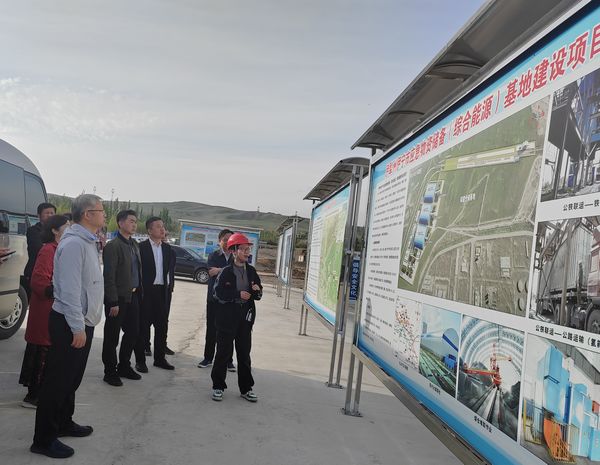 江西省贛州市委常委、副市長(zhǎng)竇良坦蒞臨陜煤建設(shè)天工公司新疆第一項(xiàng)目部調(diào)研指導(dǎo)工作