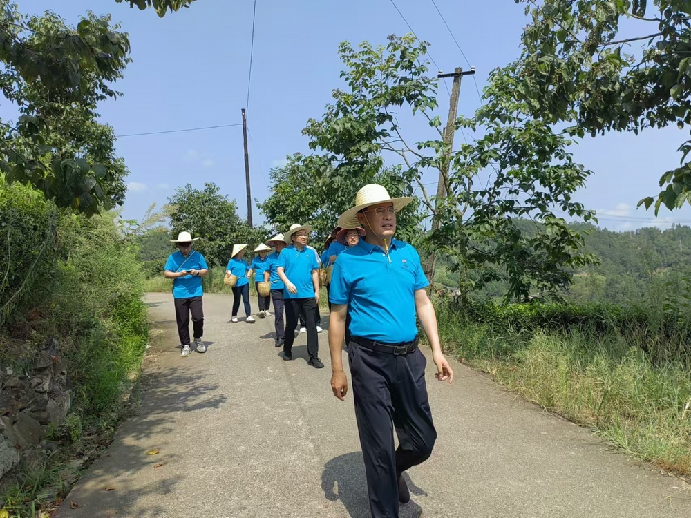 司正林帶隊開展助力鄉(xiāng)村振興農(nóng)旅體驗和“金秋助學(xué)”活動