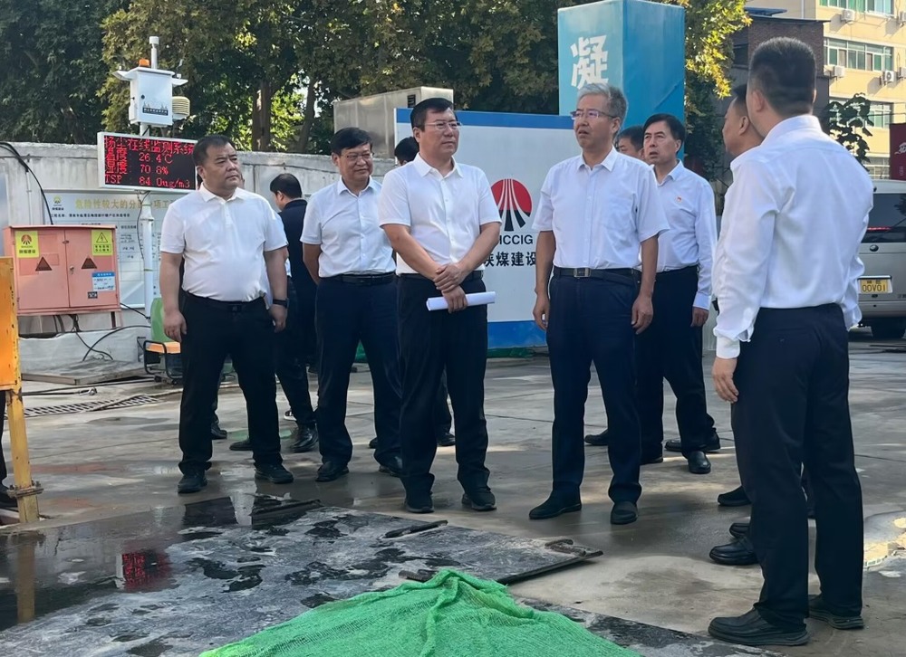 渭南市委副書記、市長陳曉勇一行蒞臨陜煤建設(shè)渭南分公司承建的梅園新村項目督導(dǎo)檢查工作