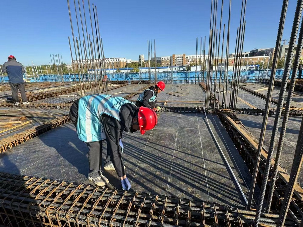 寒冬堅(jiān)守，工地上的最美身影