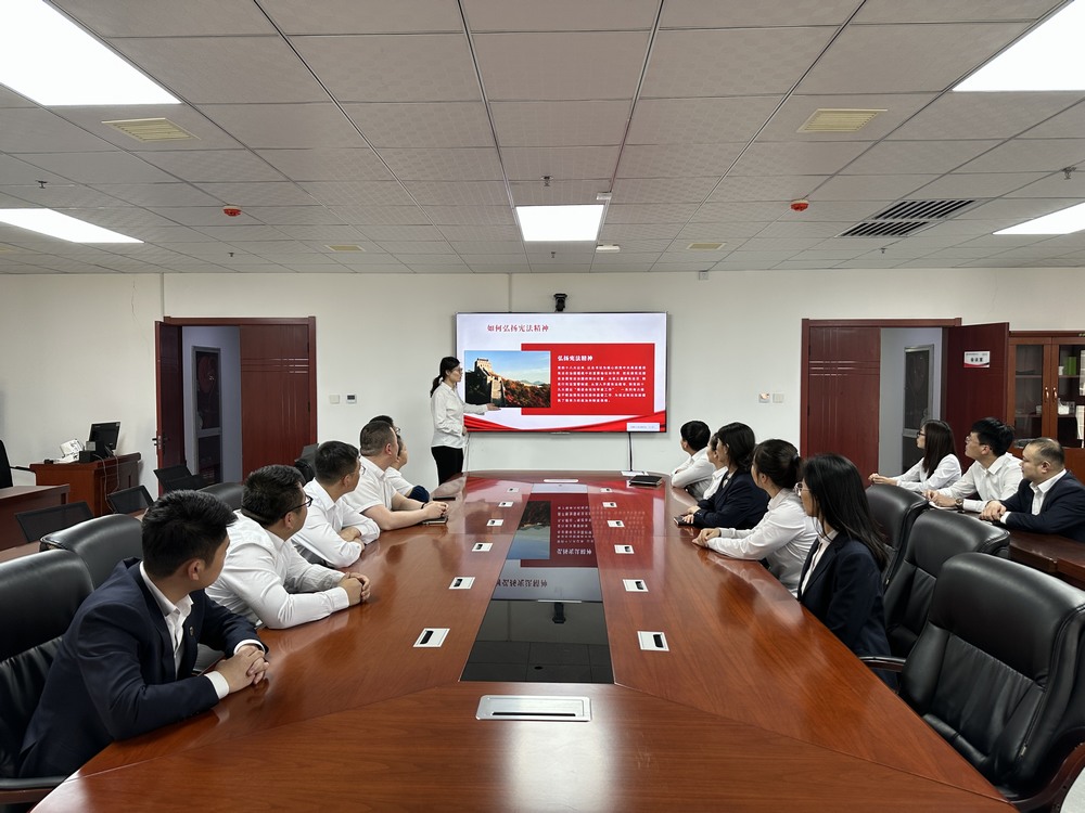 陜煤建設(shè)洗選煤運(yùn)營(yíng)公司開展“弘揚(yáng)憲法精神，維護(hù)憲法權(quán)威”國(guó)家憲法日主題宣傳活動(dòng)