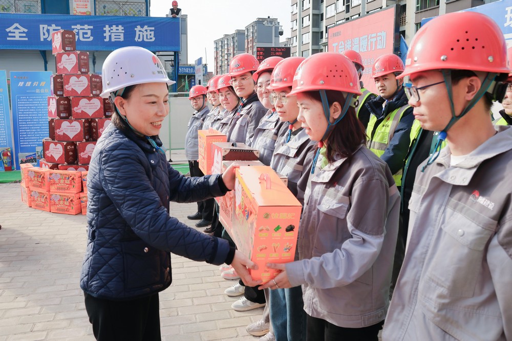 省總工會領導為陜煤建設一線職工送溫暖