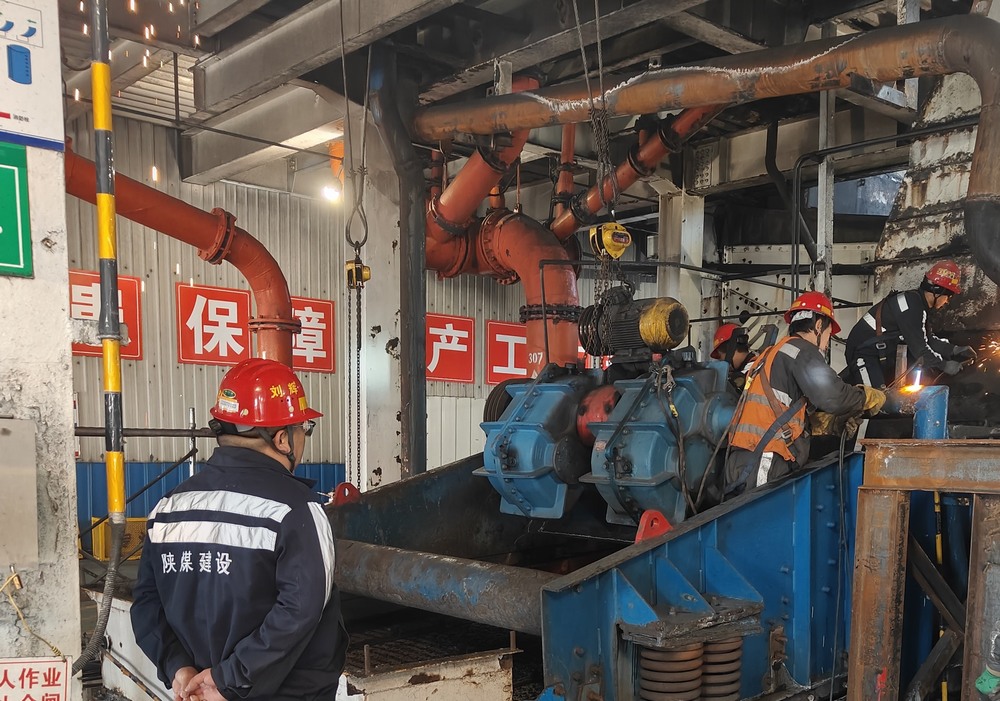 陜煤建設(shè)洗選煤運(yùn)營公司第二項目部：新年破曉，檸條塔煤礦主洗車間預(yù)濕篩與矸石脫介篩 “迭代升級” 之戰(zhàn)打響