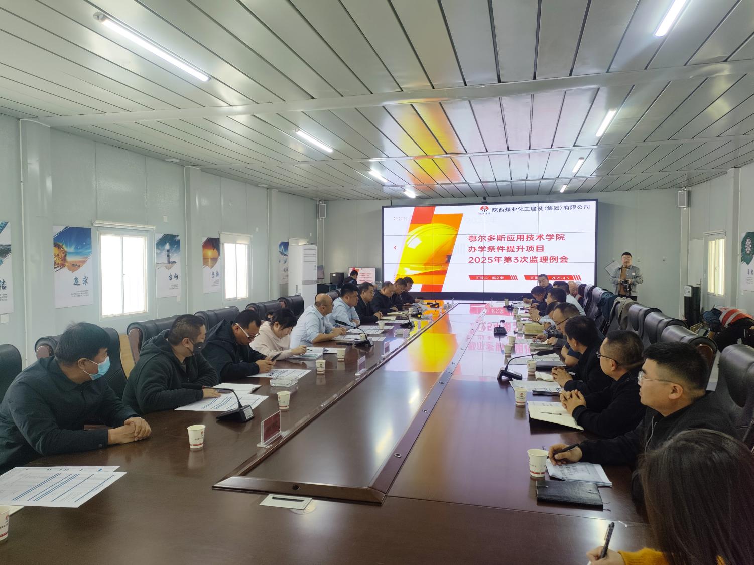 鄂爾多斯應用技術(shù)學院校領(lǐng)導現(xiàn)場督導推進工程建設