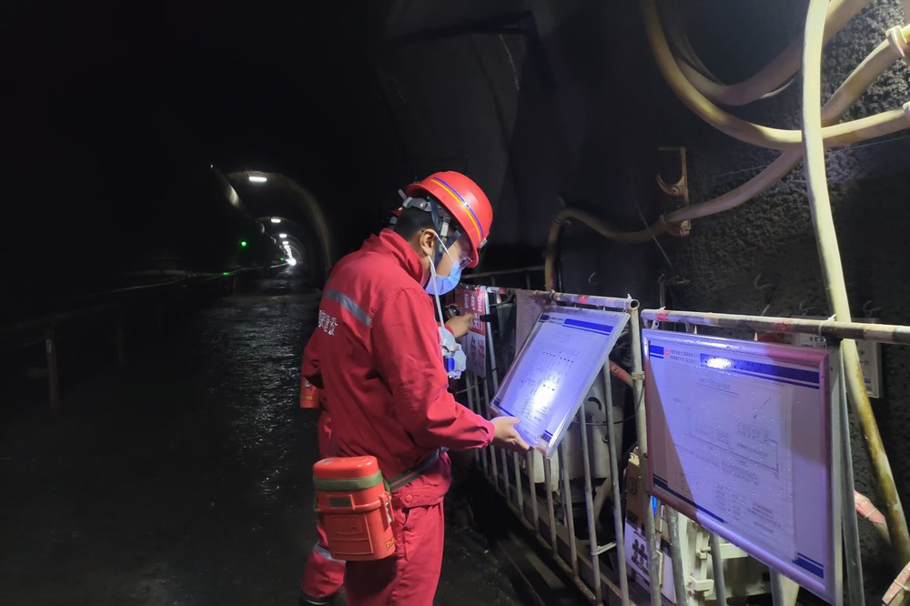 陜煤建設礦建二公司王峰項目雙巷道施工實現(xiàn)質(zhì)量進度雙突破