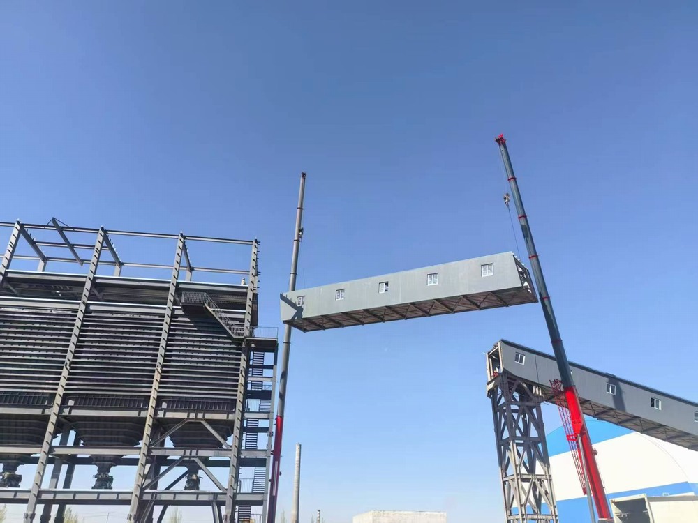 陜煤建設天工公司新疆第一項目部：雙機協(xié)作展絕技，棧橋凌空貫長虹