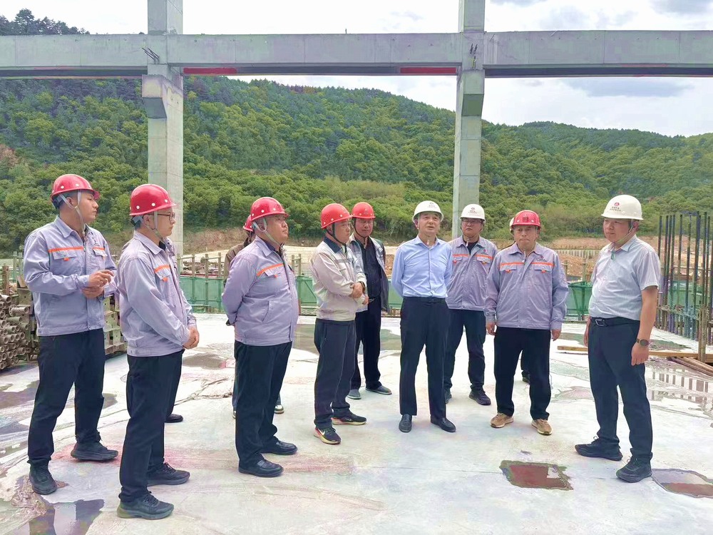 黃陵礦業(yè)集團(tuán)黨委副書記、總經(jīng)理趙小兵“五一”期間深入天工公司基層項(xiàng)目檢查指導(dǎo)