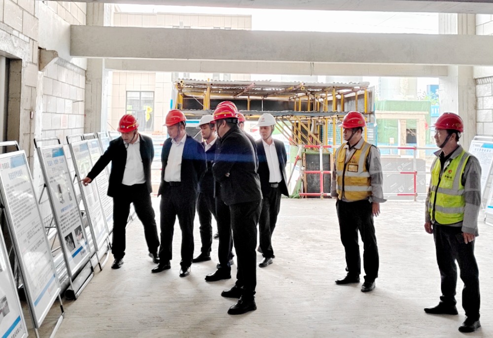 陜煤集團(tuán)基本建設(shè)部高級主任師楊景輝一行深入陜煤建設(shè)銅煤公司承建的檸條塔新建3#、4#員工公寓樓項目檢查指導(dǎo)工作