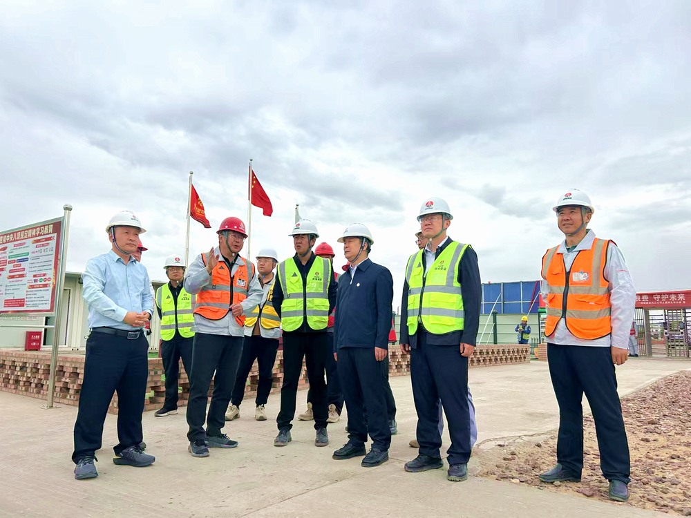陜煤集團(tuán)工程總監(jiān)、基本建設(shè)管理部總經(jīng)理李仰東深入榆林化學(xué)二期項目檢查指導(dǎo)