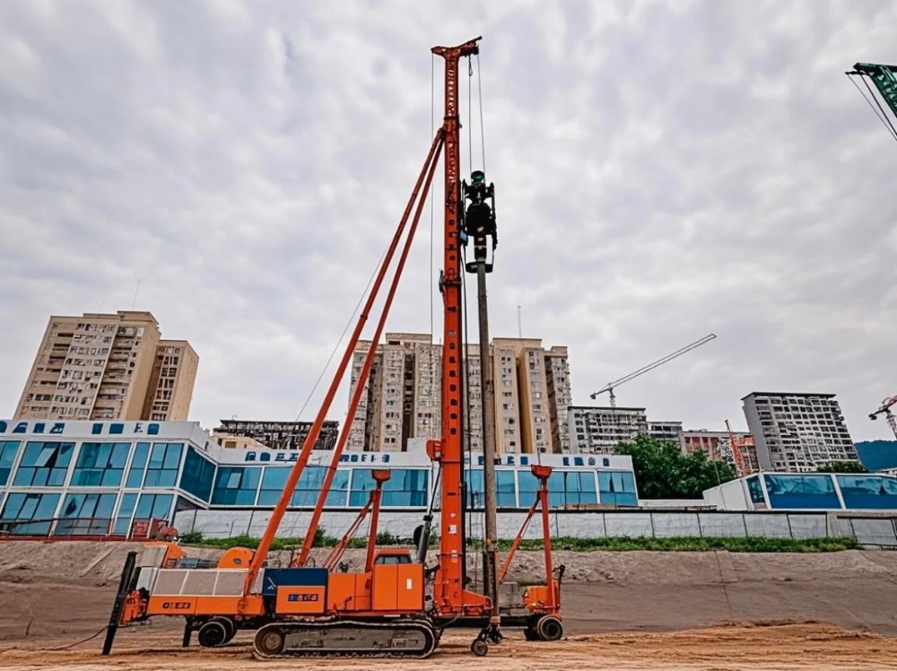 陜煤建設(shè)天工公司土建第二十七項(xiàng)目部：從“施工”到“綠建”，環(huán)保鉆機(jī)為浐灞住宅項(xiàng)目注入生態(tài)動(dòng)能