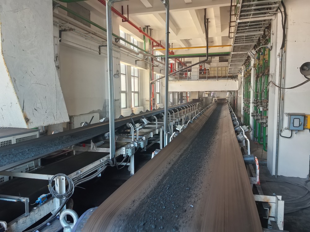 陜煤建設(shè)韓城分公司安裝四項(xiàng)目部：王峰煤礦選煤廠帶煤試生產(chǎn)成功，以攻堅(jiān)之勢(shì)鑄就精品工程