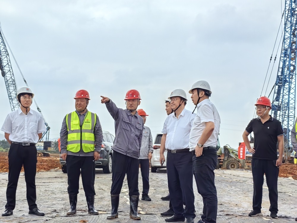 楊勇到陜煤電力上高有限公司2×1000MW清潔煤電擴(kuò)建項(xiàng)目調(diào)研