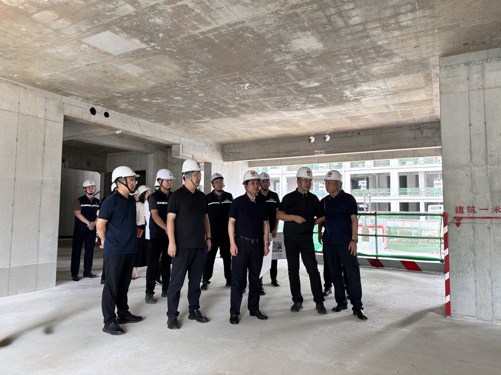 陜煤實(shí)業(yè)集團(tuán)黨委書(shū)記、董事長(zhǎng)、總經(jīng)理胡守平深入天工公司基層項(xiàng)目檢查指導(dǎo)