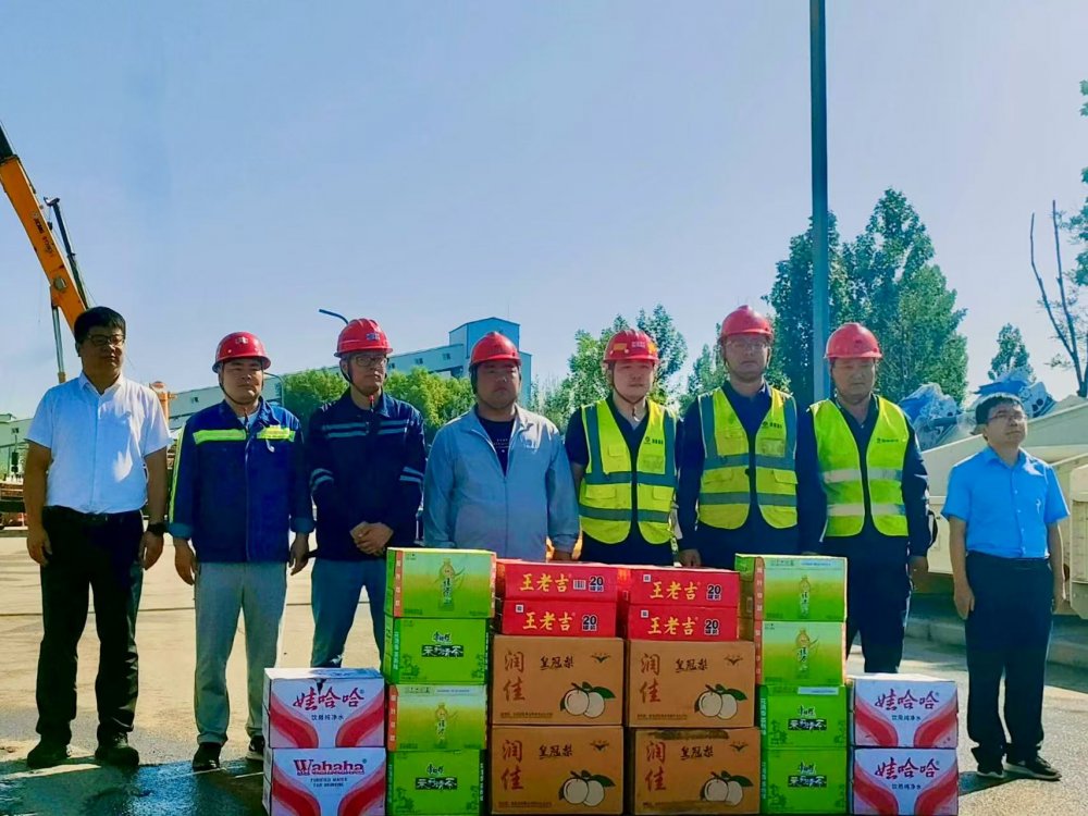 小保當(dāng)?shù)V業(yè)有限公司總經(jīng)理薛曉強深入陜煤建設(shè)機電安裝公司施工現(xiàn)場慰問考察