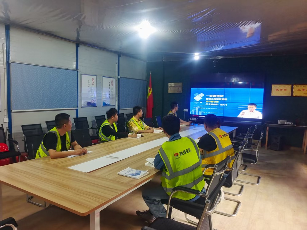 燈光映初心！陜煤建設(shè)銅煤公司基層職工備戰(zhàn)一建熱潮涌