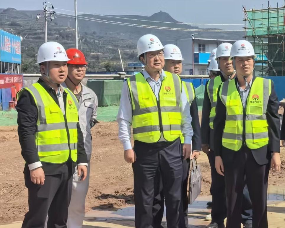 陜西省煤層氣黨委委員、紀(jì)委書(shū)記董巨國(guó)一行深入天工公司土建第二十一項(xiàng)目部開(kāi)展節(jié)前檢查指導(dǎo)工作