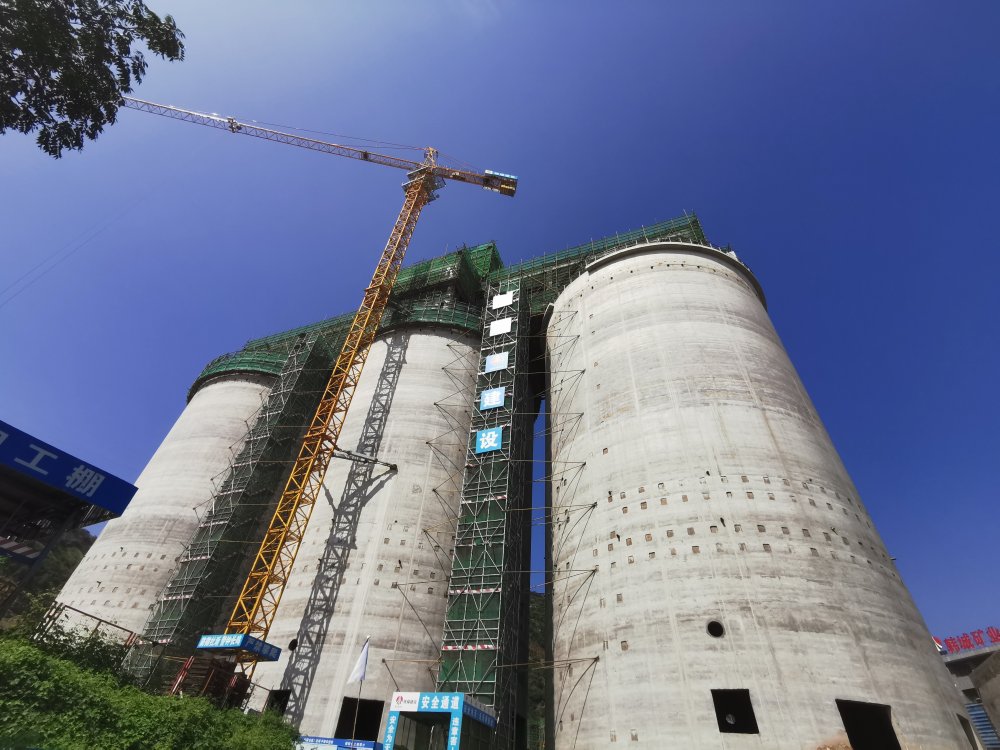 陜煤建設(shè)韓城分公司土建十一部：中秋月照施工路，國(guó)慶情燃建設(shè)魂