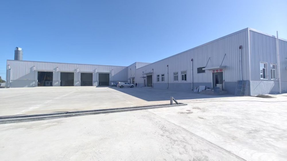 陜煤建設(shè)路橋分公司胡家河煤礦二號風(fēng)井及附屬工程膠輪車庫、材料庫、砂石料庫工程通過預(yù)驗收