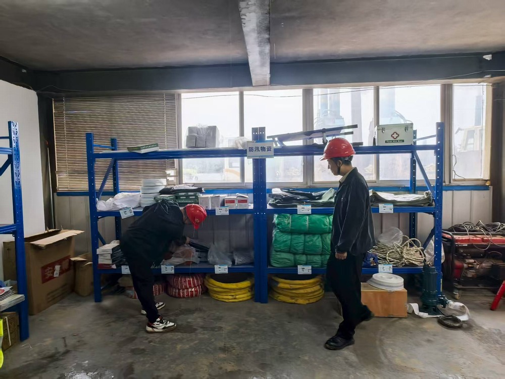 陜煤建設(shè)銅煤公司：“三防”物資專(zhuān)項(xiàng)檢查?筑牢汛期施工安全防線(xiàn)