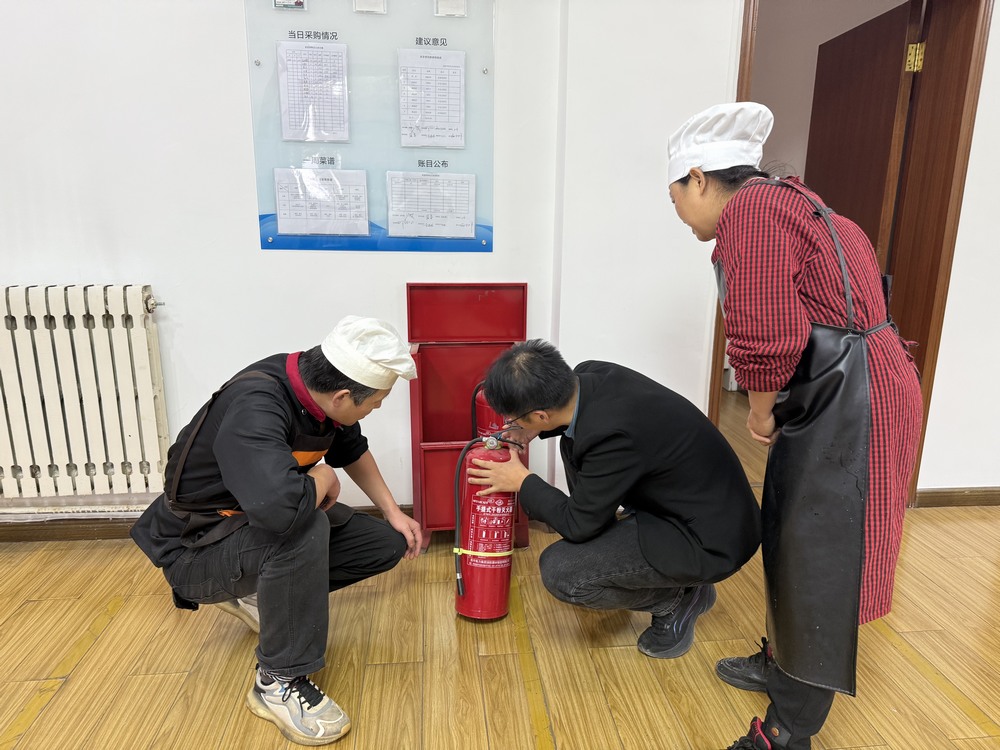 陜煤建設(shè)銅煤公司：多點(diǎn)發(fā)力織密安全網(wǎng)，全員行動(dòng)護(hù)航發(fā)展路