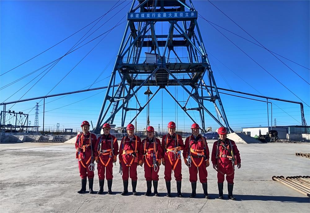 陜煤集團(tuán)安全檢查組到陜煤建設(shè)礦建二公司曹家灘副立井項(xiàng)目開(kāi)展四季度安全環(huán)保大檢查工作