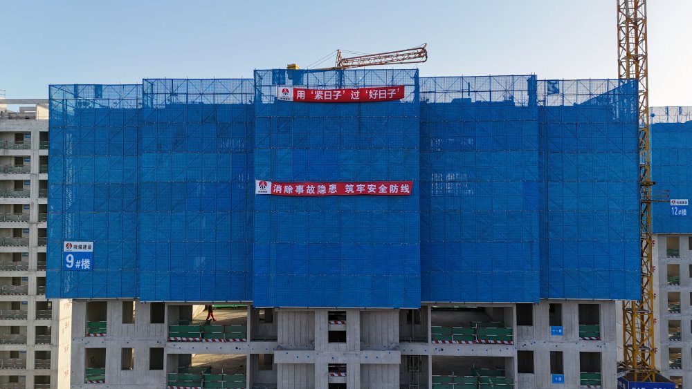 陜煤建設(shè)天工公司：“鋼鐵巨龍”護(hù)外，“靈活氣囊”固內(nèi)