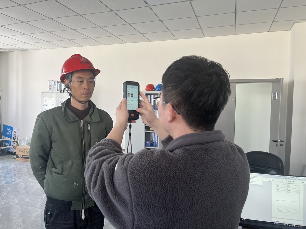 陜煤建設(shè)銅煤公司基層項(xiàng)目部：“冬日護(hù)薪”專項(xiàng)活動保障農(nóng)民工“安薪無憂”