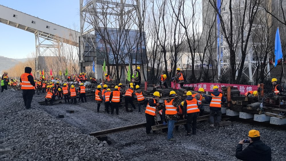 極限挑戰(zhàn)！“天窗”點啃下鐵路道岔施工硬骨頭