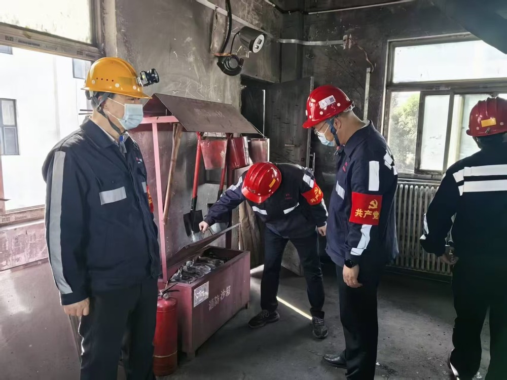 陜煤建設(shè)洗選煤運(yùn)營公司檸條塔運(yùn)營項目部黨支部：開展 “黨建引領(lǐng)聚合力，實干擔(dān)當(dāng)促發(fā)展”主題黨日活動