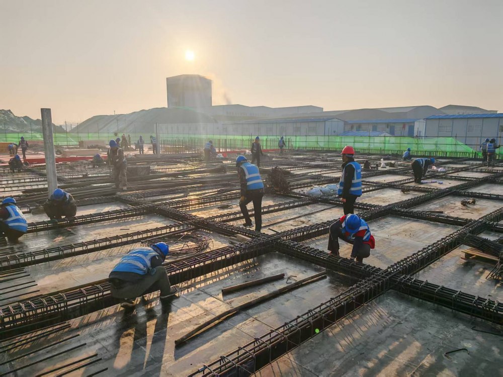 奮戰(zhàn)十八晝夜，澆筑信陽新篇章