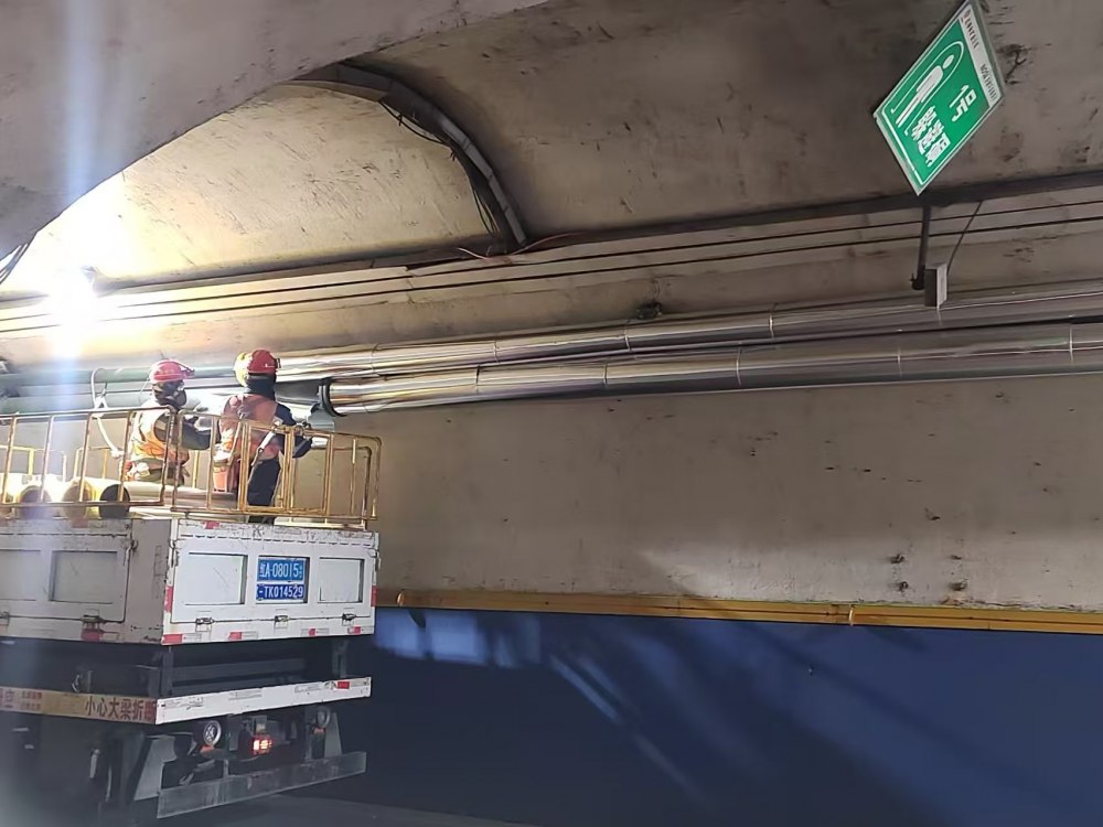 陜煤建設(shè)機電安裝公司神府項目部攻堅克難完成副斜井管道保溫