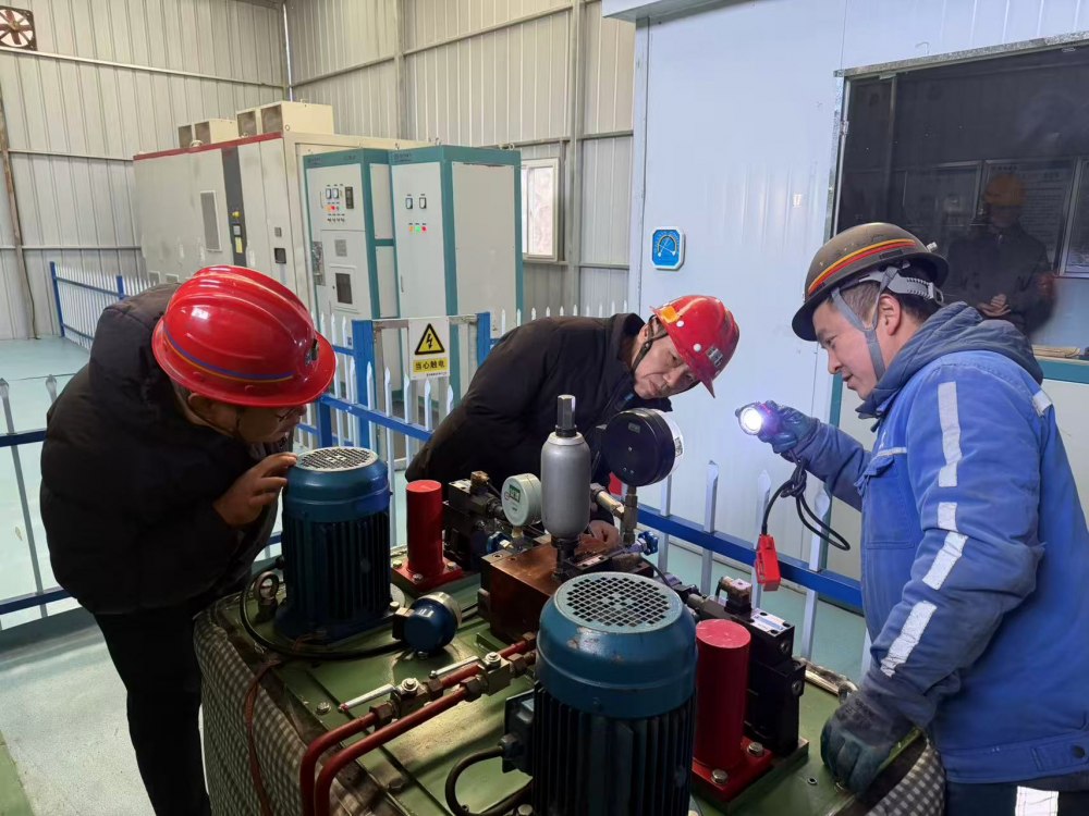 陜煤建設(shè)礦建三公司節(jié)前設(shè)備“全面體檢”筑牢春節(jié)安全防線