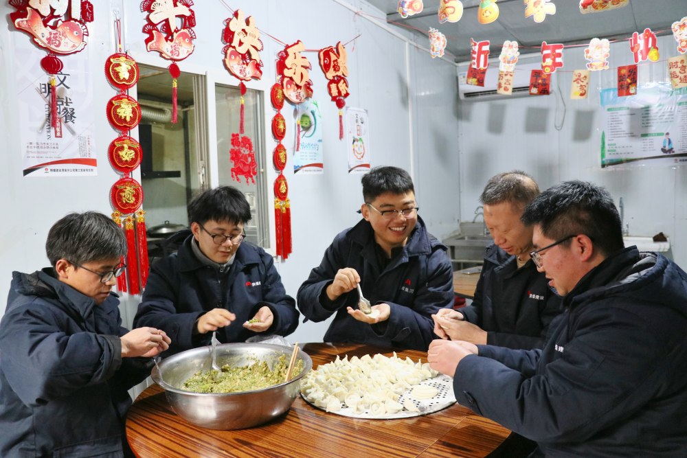 陜煤建設(shè)渭南分公司：工地團(tuán)圓宴 堅(jiān)守暖人心