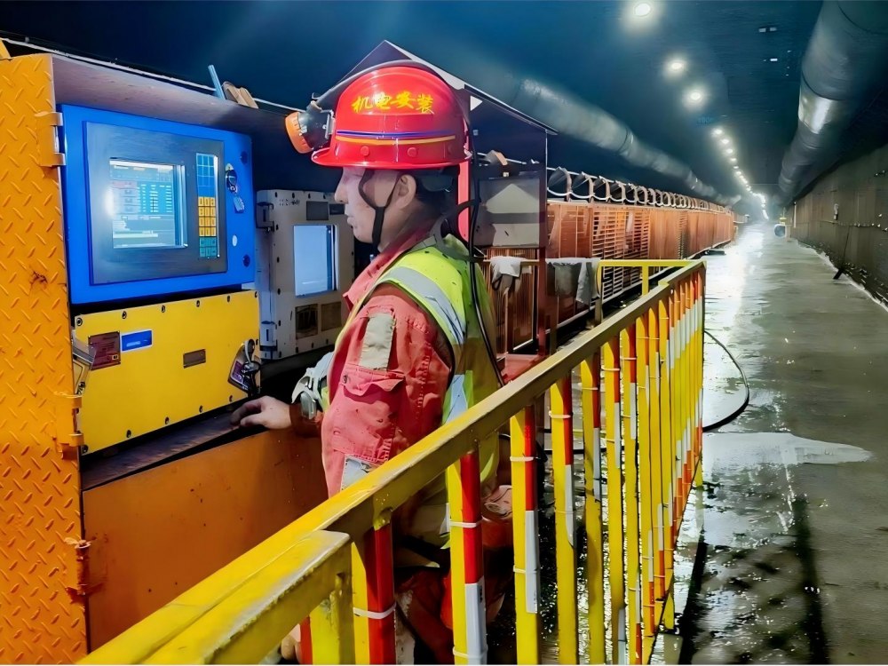 陜煤建設(shè)機電安裝公司：春節(jié)堅守保工期，奉獻擔(dān)當(dāng)寫新篇！