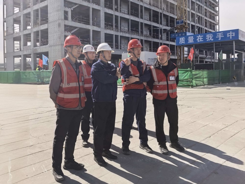 榆林化學(xué)副總經(jīng)理劉振虎深入陜煤建設(shè)天工公司基層項(xiàng)目部檢查指導(dǎo)工作